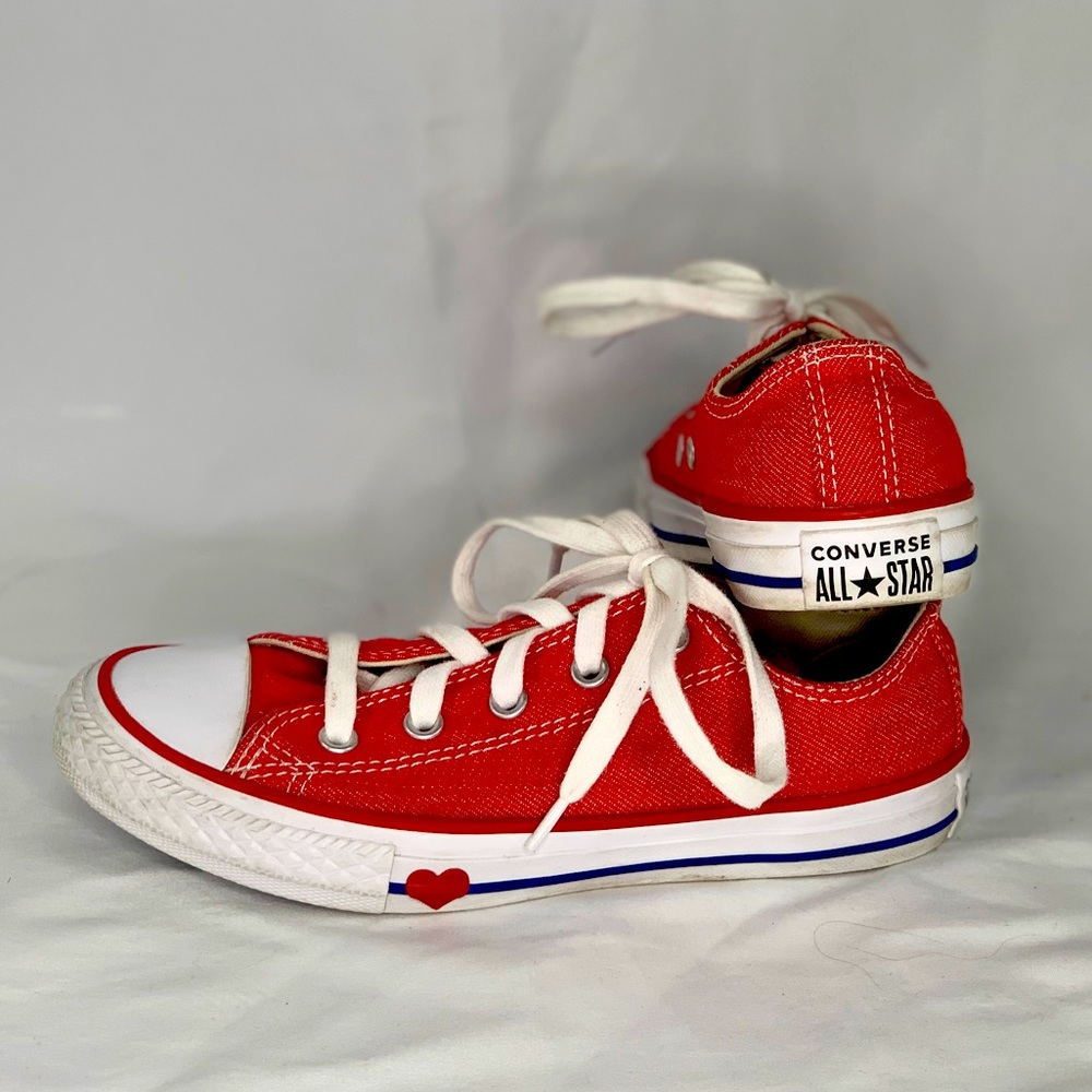 Chuck Taylor All-Star- "Love your feet" - Youth Size 1